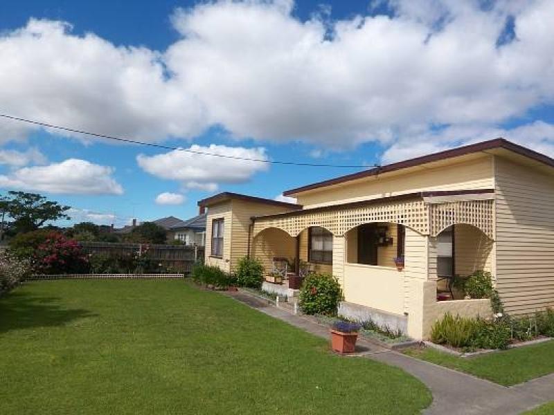 8 BRUCE STREET, Yarram VIC 3971