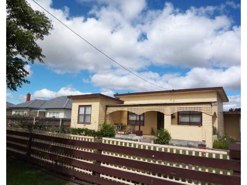 8 BRUCE STREET, Yarram VIC 3971
