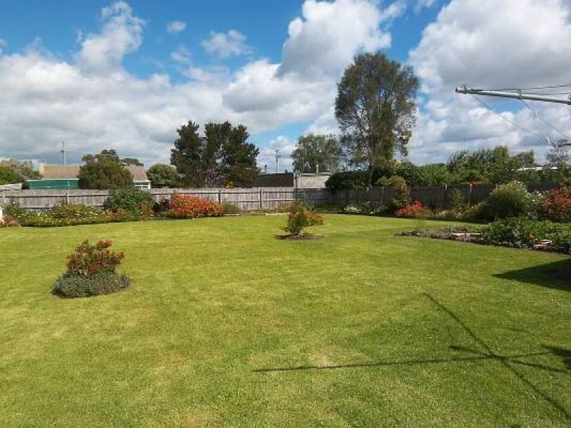 8 BRUCE STREET, Yarram VIC 3971
