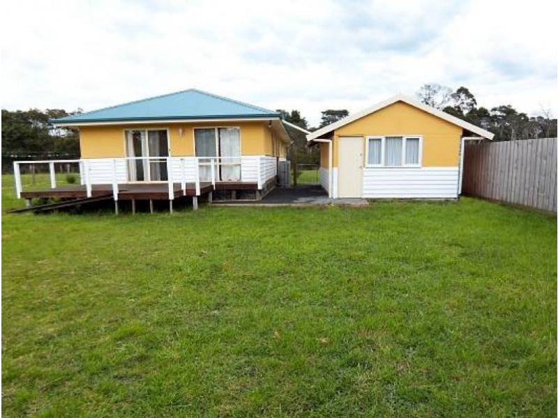 10 Lawrence Street, Port Albert VIC 3971