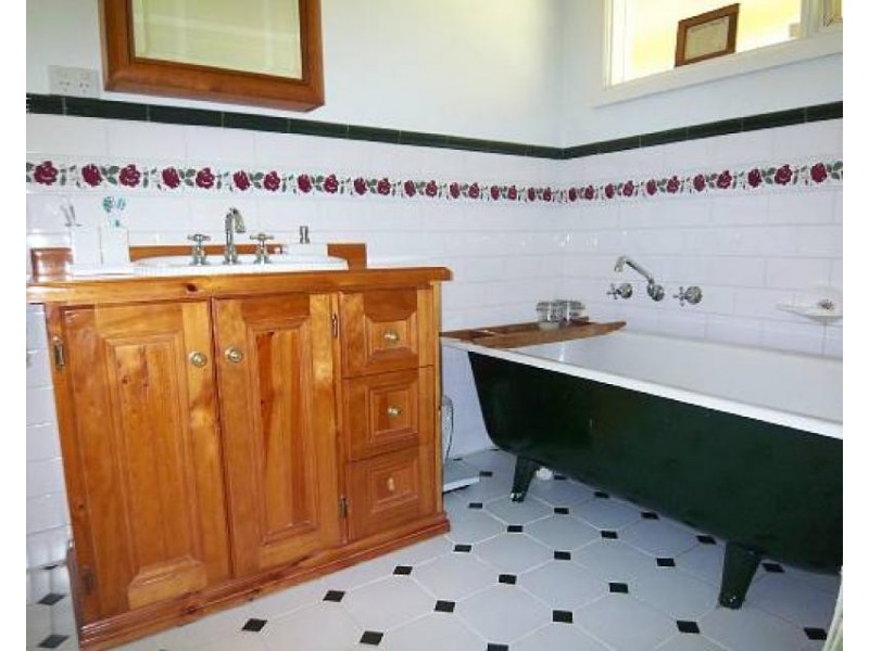 704 Tarra Valley Road, Devon North VIC 3971