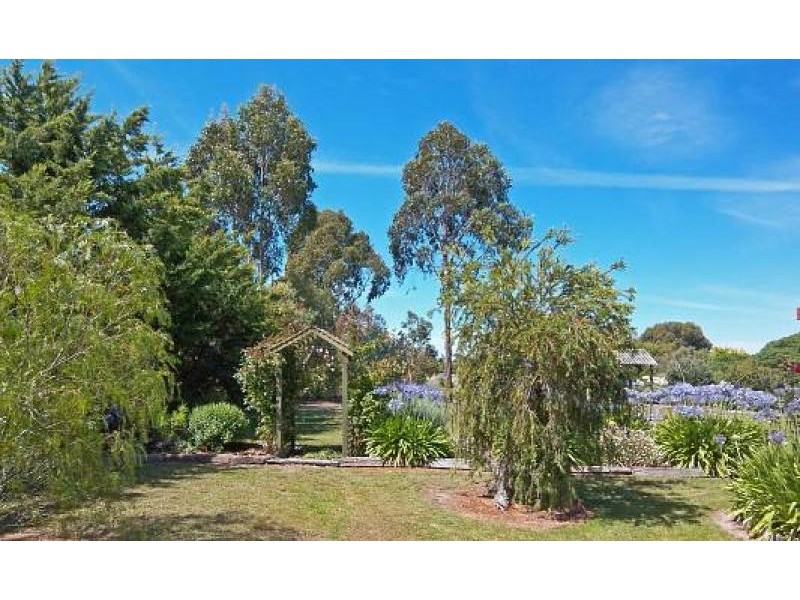 13 Hobson Court, Devon North VIC 3971