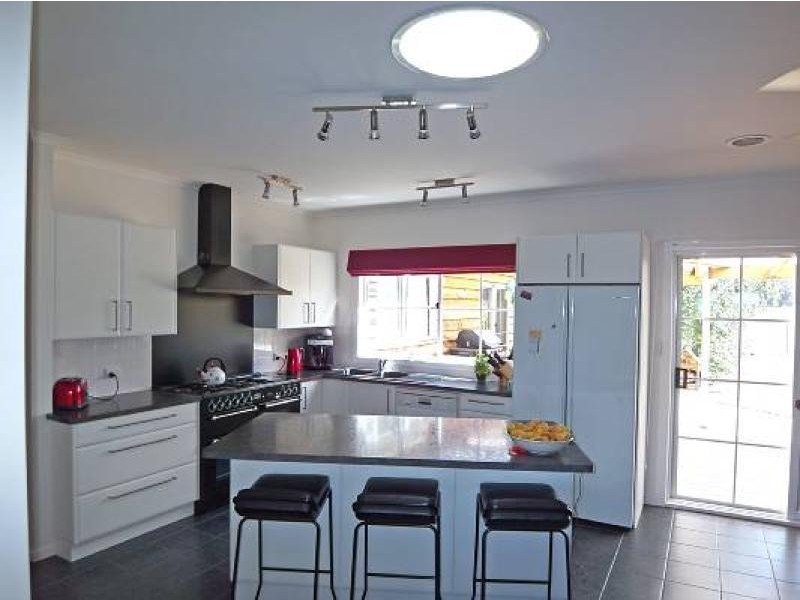 13 Hobson Court, Devon North VIC 3971