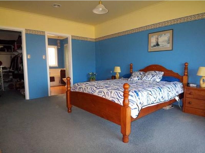 13 Hobson Court, Devon North VIC 3971