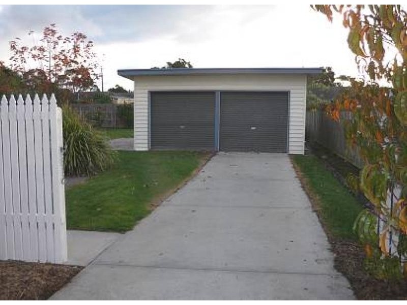 10 BRUCE STREET, Yarram VIC 3971