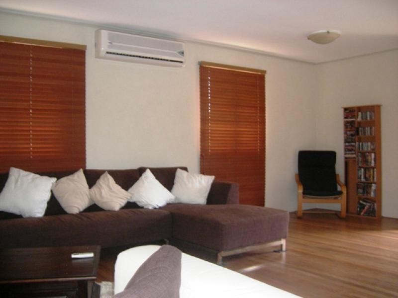 7 WOODROSE STREET, Kingston QLD 4114