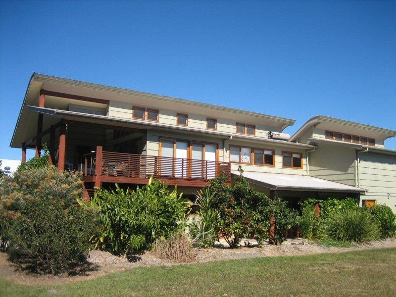 8 MIA COURT, Ocean Shores NSW 2483