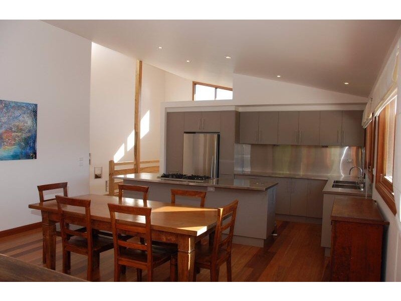 8 MIA COURT, Ocean Shores NSW 2483