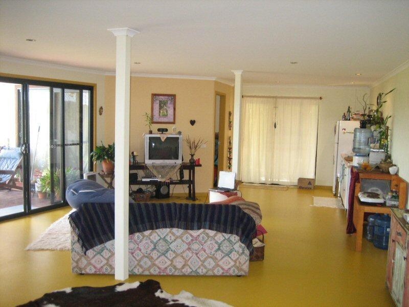 2 Coomburra Crescent, Ocean Shores NSW 2483