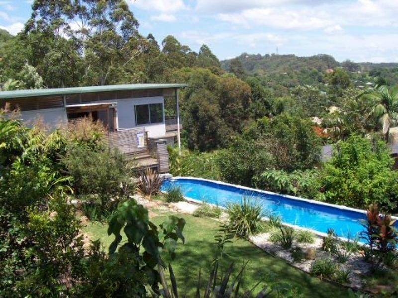 33 WARRAMBOOL ROAD, Ocean Shores NSW 2483