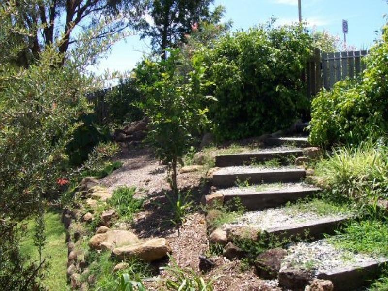 33 WARRAMBOOL ROAD, Ocean Shores NSW 2483