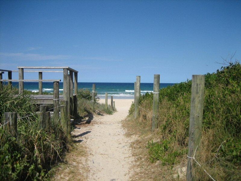 6 ROBIN STREET, South Golden Beach NSW 2483