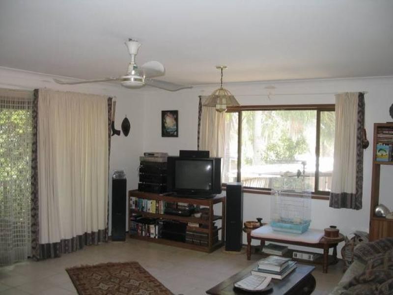 6 ROBIN STREET, South Golden Beach NSW 2483