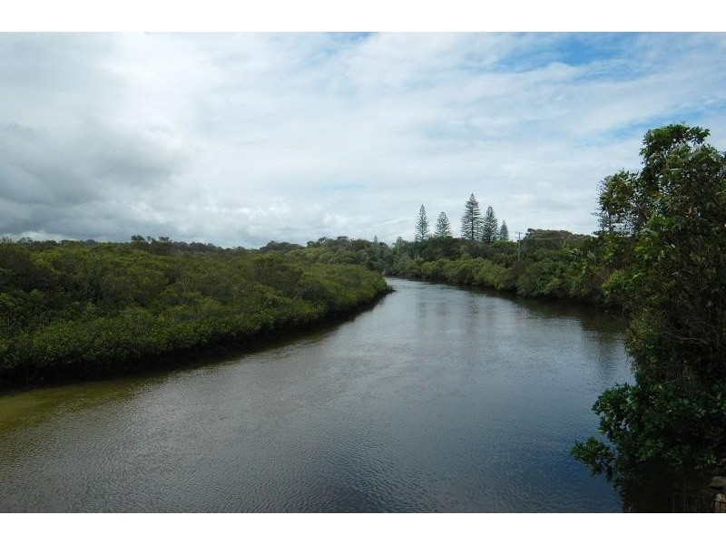 5 Pacific Street, New Brighton NSW 2483