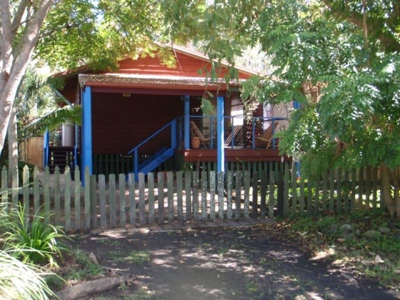 6 ELIZABETH AVENUE, South Golden Beach NSW 2483