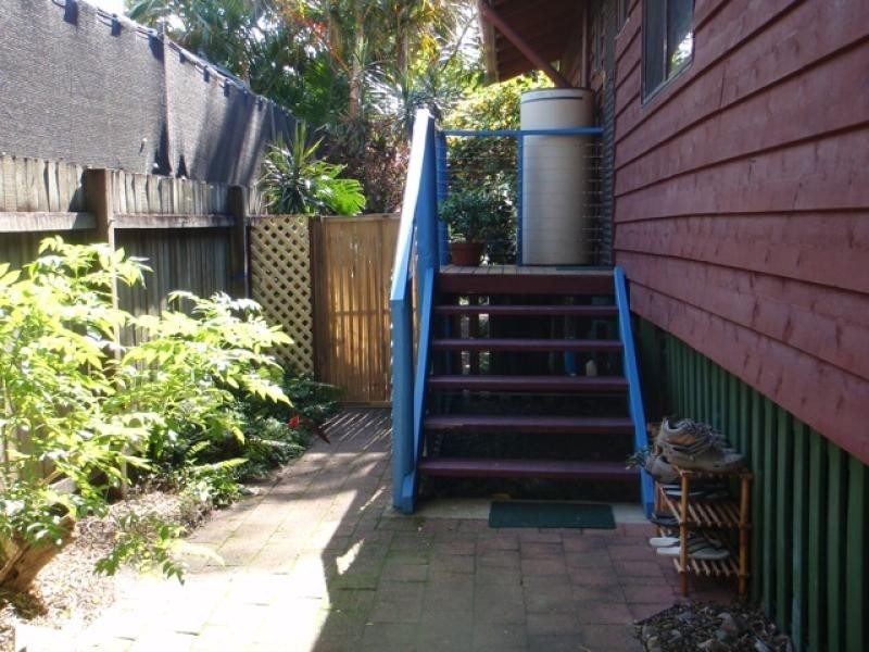 6 ELIZABETH AVENUE, South Golden Beach NSW 2483