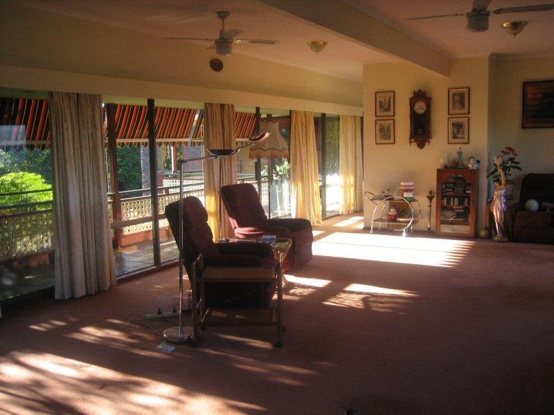 34 Warrambool Road, Ocean Shores NSW 2483