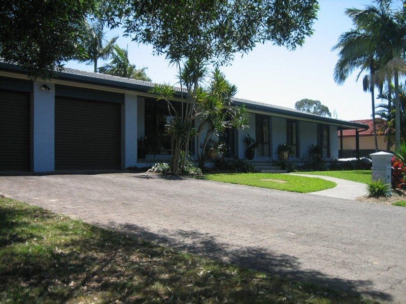 11 Larelar Court, Ocean Shores NSW 2483