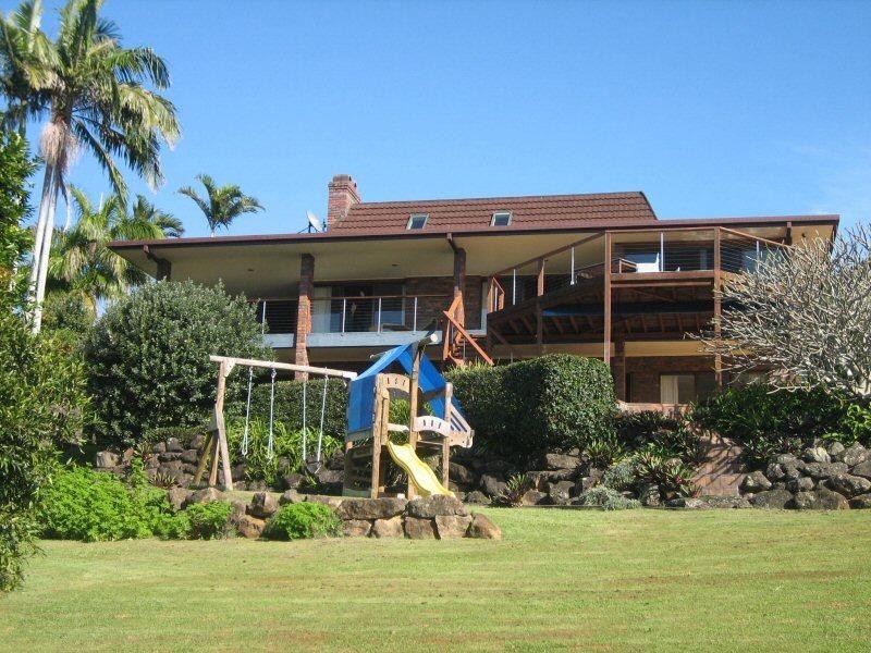 3 Yackatoon Court, Ocean Shores NSW 2483