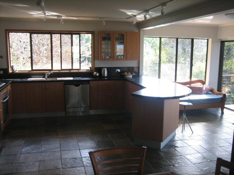 3 Yackatoon Court, Ocean Shores NSW 2483