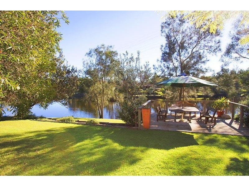 19 Berrimbillah Court, Ocean Shores NSW 2483