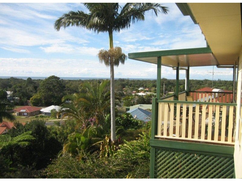 25 Banool Circuit, Ocean Shores NSW 2483