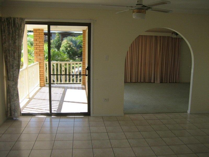 13 Bulgoon Crescent, Ocean Shores NSW 2483