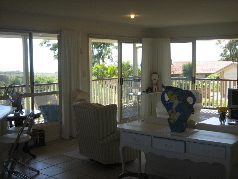 5 Wirruna Avenue, Ocean Shores NSW 2483