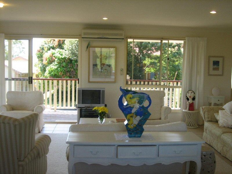 5 Wirruna Avenue, Ocean Shores NSW 2483