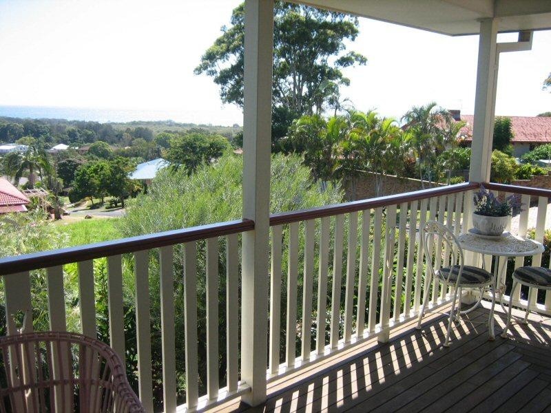 5 Wirruna Avenue, Ocean Shores NSW 2483