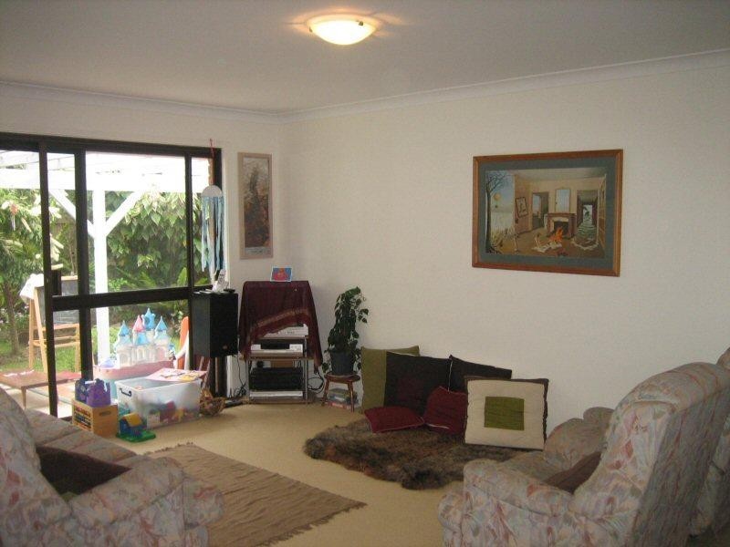 8 Natan Court, Ocean Shores NSW 2483