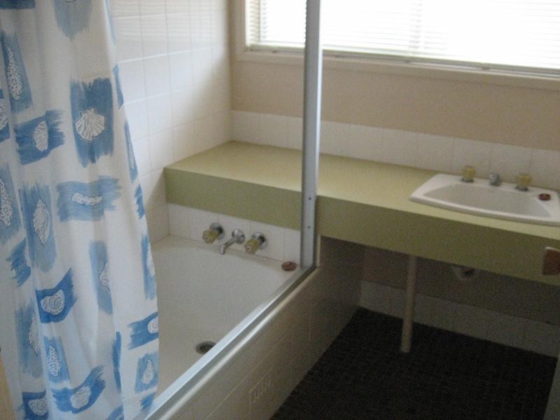 8 Yalla-Kool Dr, Ocean Shores NSW 2483