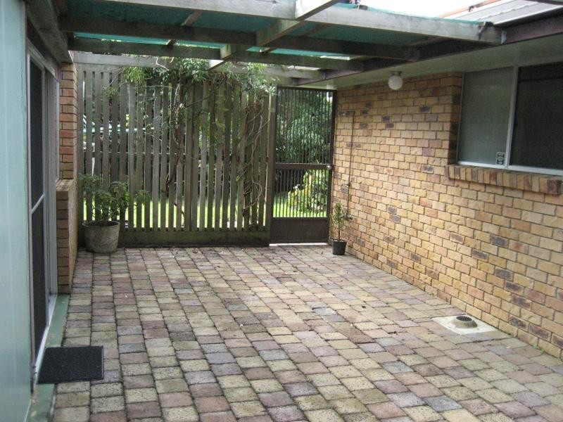 8 Yalla-Kool Dr, Ocean Shores NSW 2483