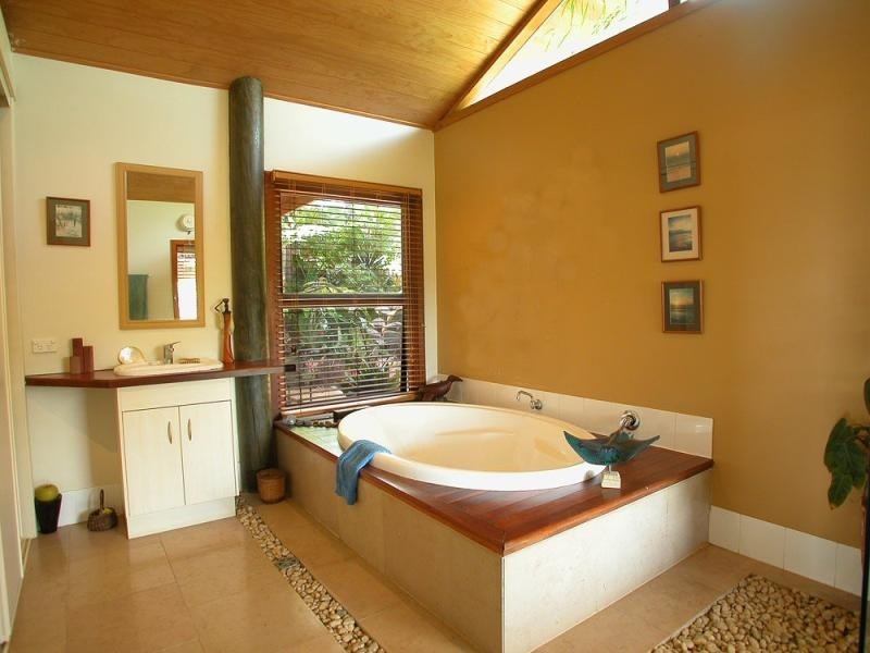 42 Tongarra Drive, Ocean Shores NSW 2483