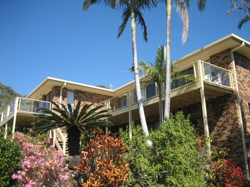 12 Jarrah Crescent, Ocean Shores NSW 2483