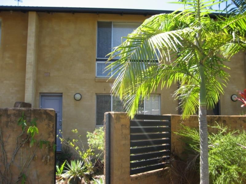 Unit 2/90 Rajah Road, Ocean Shores NSW 2483