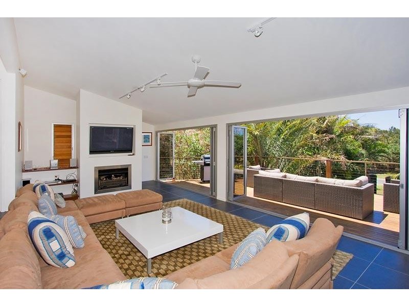 18 Pacific Esplanade, South Golden Beach NSW 2483