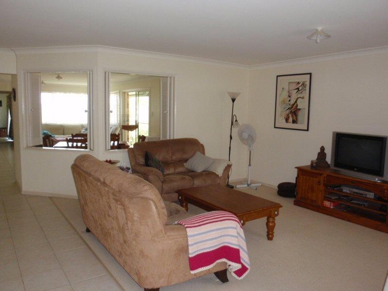 1 Ceron Court, Ocean Shores NSW 2483