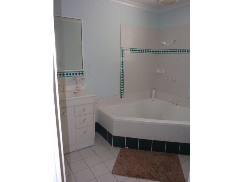 8 Kiyung Court, Ocean Shores NSW 2483