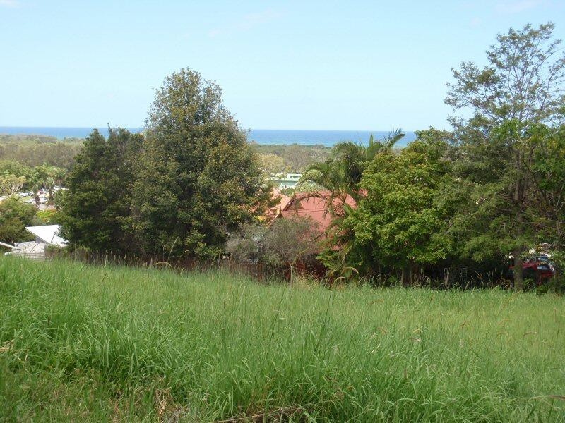 8 Jarrah Crescent, Ocean Shores NSW 2483