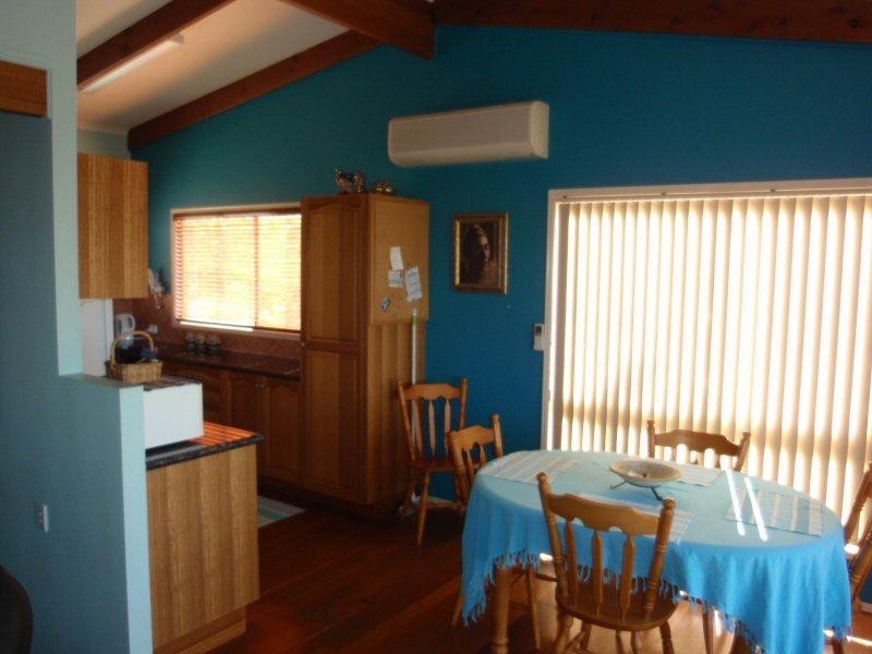 10 Warrambool Road, Ocean Shores NSW 2483