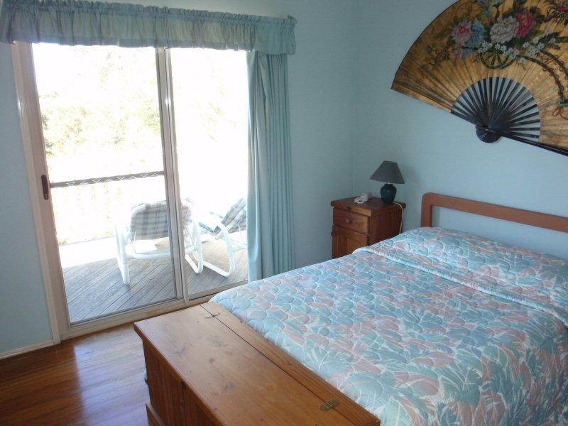 10 Warrambool Road, Ocean Shores NSW 2483