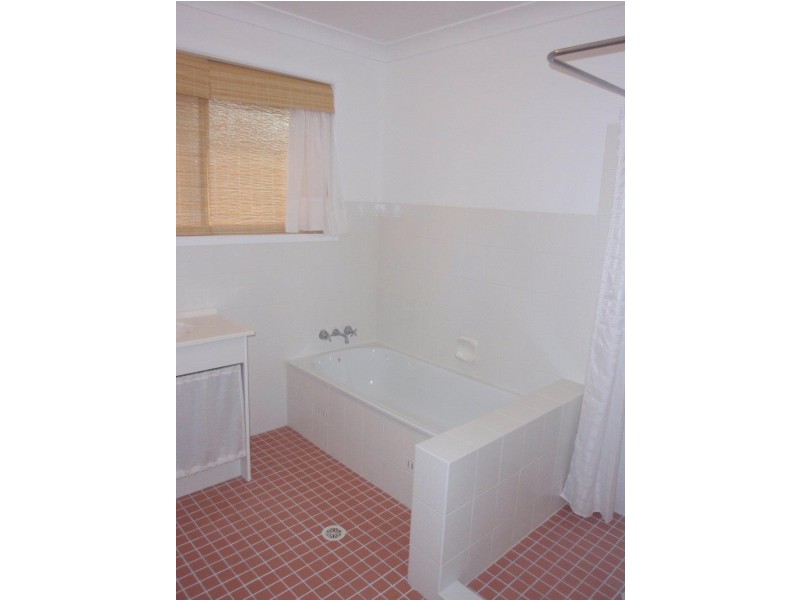 8 Gilba Avenue, Ocean Shores NSW 2483