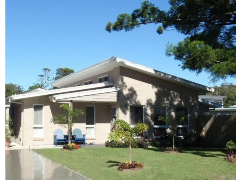 7 Miram Place, Ocean Shores NSW 2483