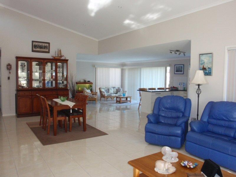 7 Miram Place, Ocean Shores NSW 2483