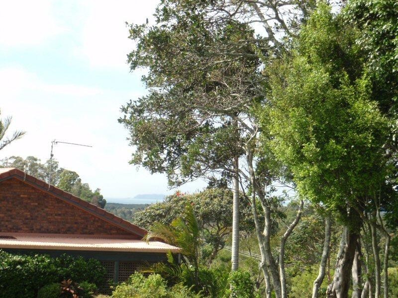 7 Tongarra Drive, Ocean Shores NSW 2483