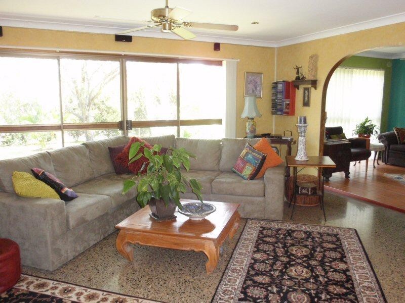 8 Nandroya Avenue, Ocean Shores NSW 2483