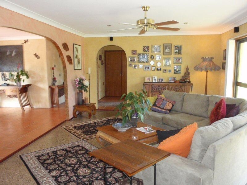 8 Nandroya Avenue, Ocean Shores NSW 2483