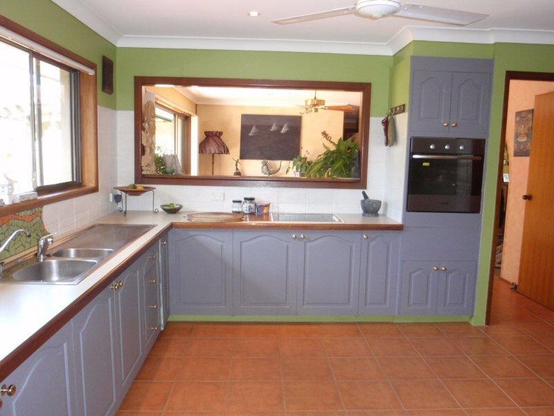 8 Nandroya Avenue, Ocean Shores NSW 2483