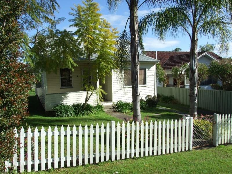 19 Bahtoo Parade, Taree West NSW 2430